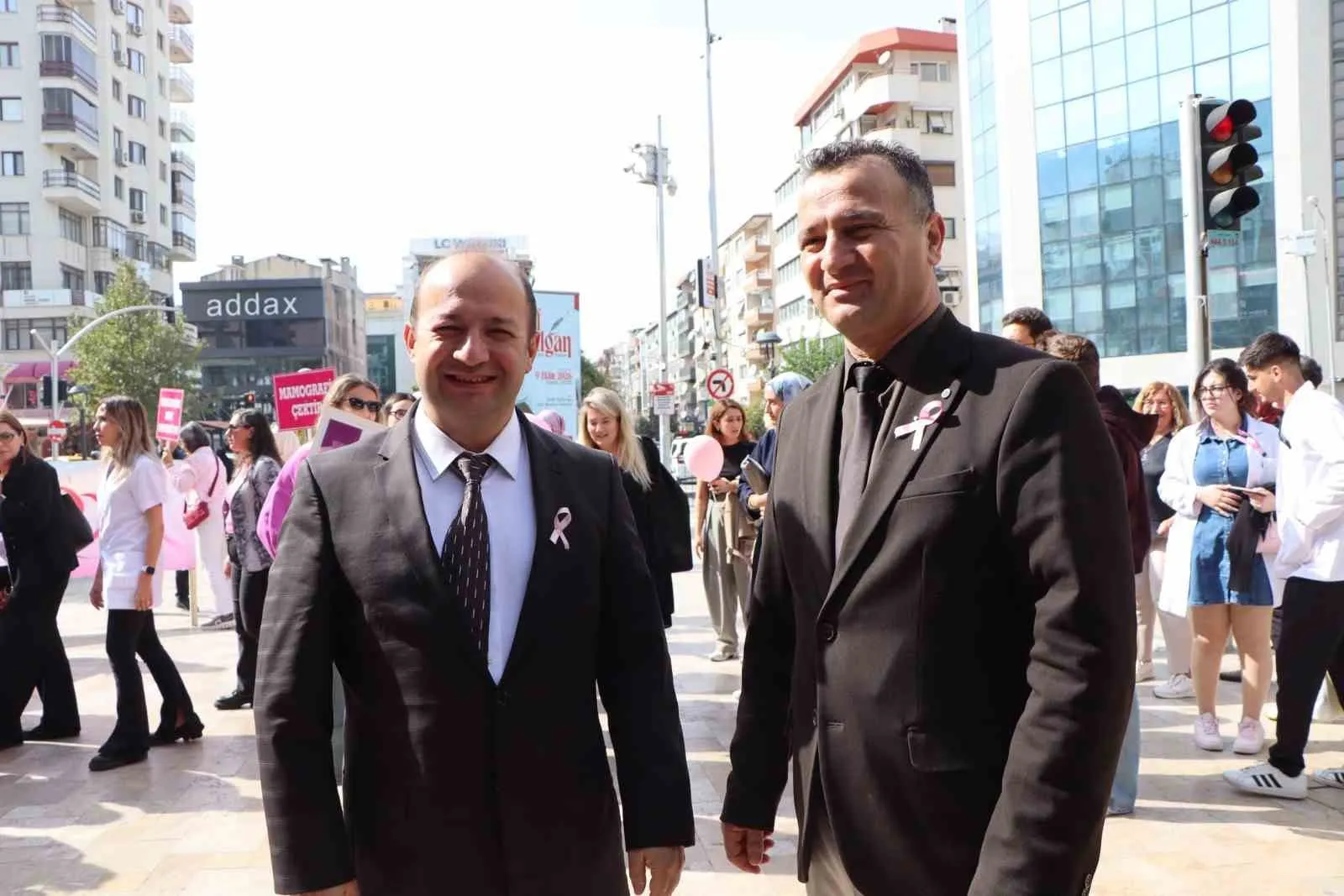 Manisa'da pembe yürüyüş: Sağlık için bir adım da sen at