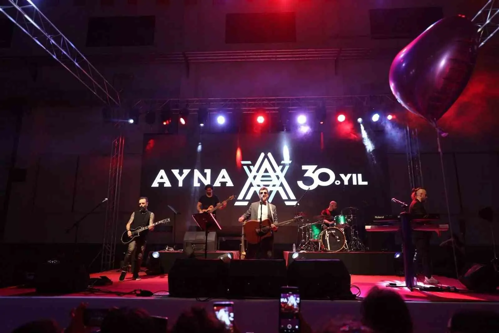 Afyonkarahisar’da bayram akşamı: Ayna grubuyla unutulmaz kutlama