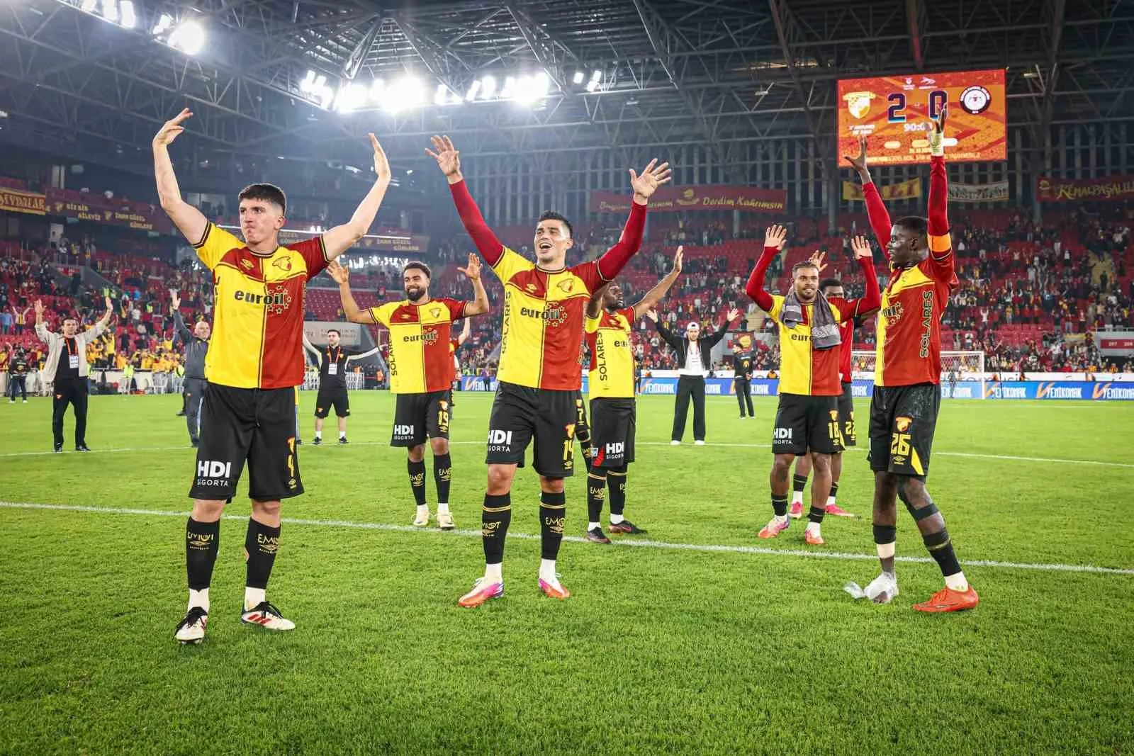 Göztepe’nin çift yüzlü sezonu: Gol yollarında bereket, savunmada kriz