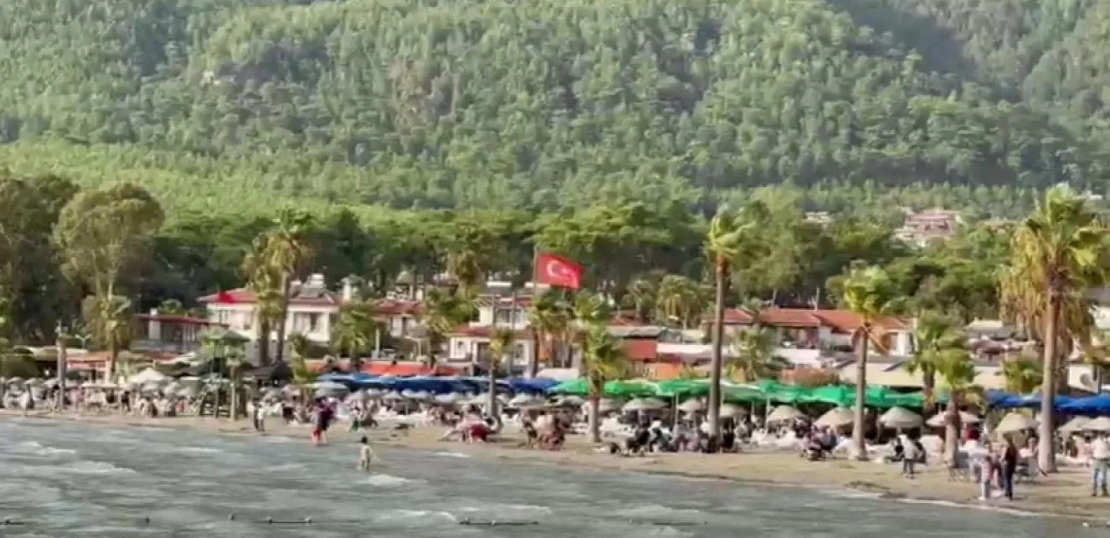 Sonbahar takvimine inat Akyaka sahillerinde yaz mesaisi