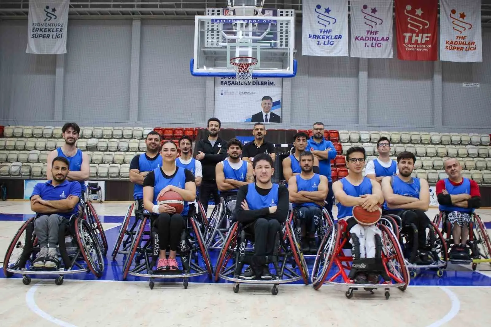 İzmir’in gururu parkeye iniyor: Hedef Avrupa’da kupa, ligde zirve