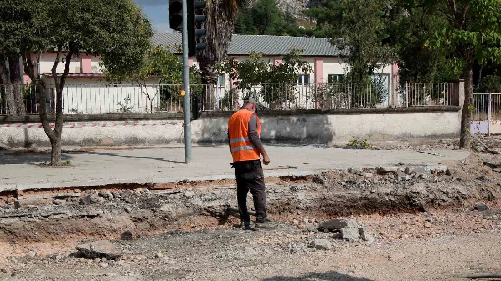 Orhaniye’de değişim rüzgarları: Yağmur çilesi bitiyor, yollar yenileniyor