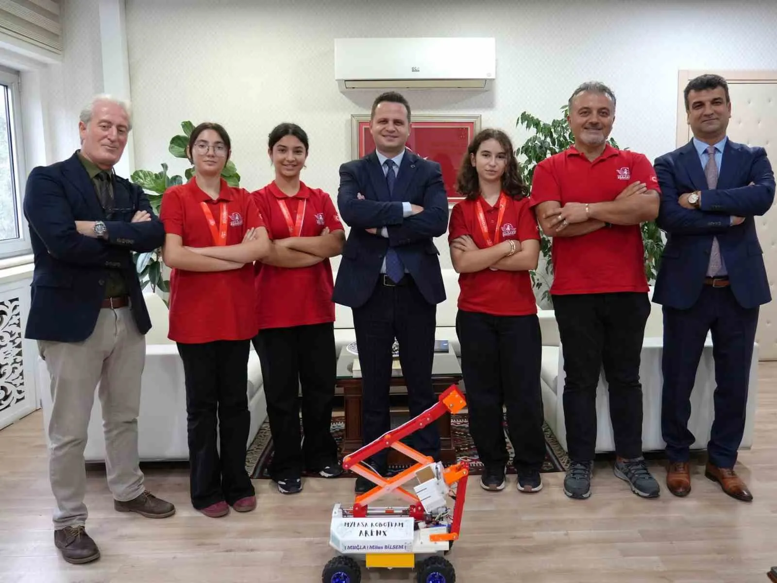 Milaslı genç mucitlerin büyük gururu: ArenX ile Türkiye’nin zirvesine çıktılar