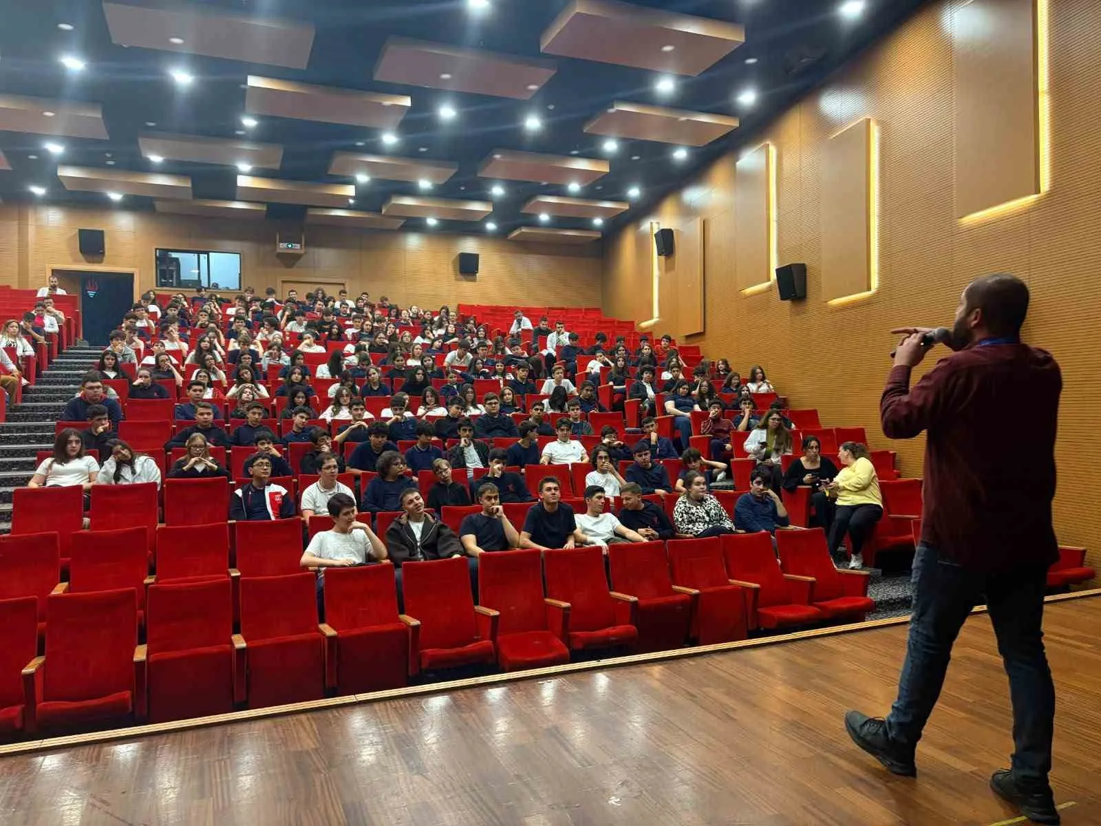 Afyonkarahisar gençliği rotasını belirledi: 15 okulda binlerce öğrenciye rehberlik edildi