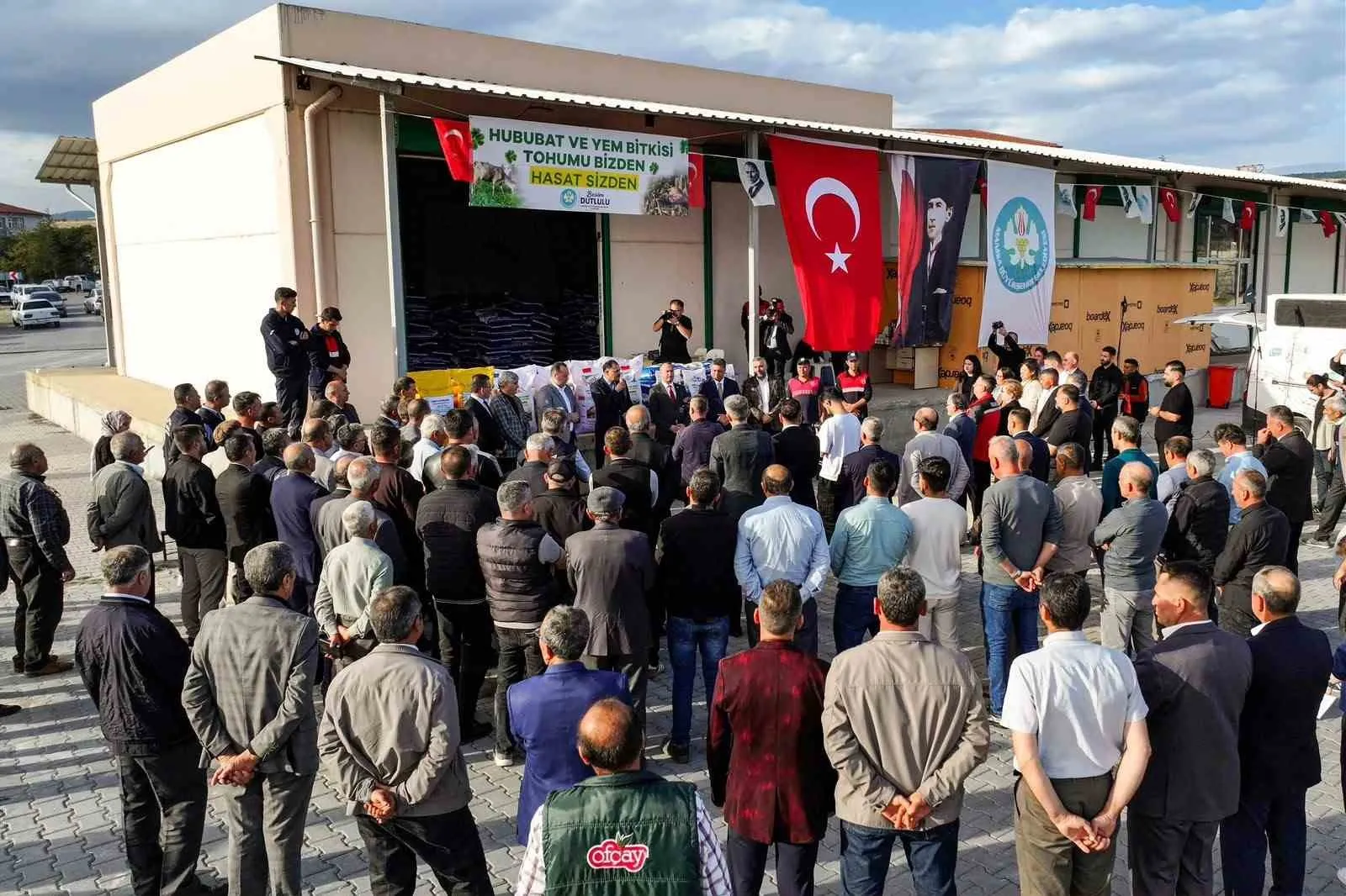 Manisa'da çiftçinin yüzü güldü: Hem tarlaya bereket hem ormana koruma