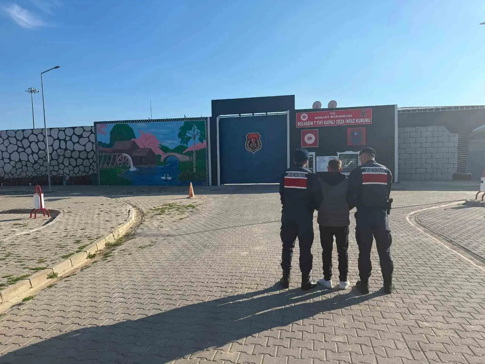 Afyonkarahisar'da adalet yerini buldu: 66 firari yakayı ele verdi