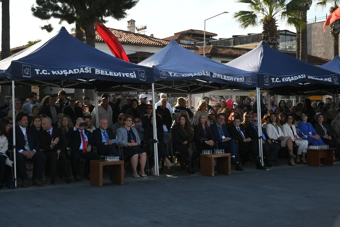 Kuşadası’nda Cumhuriyet coşkusu sınırları aştı: Kardeş şehirlerden anlamlı ziyaret