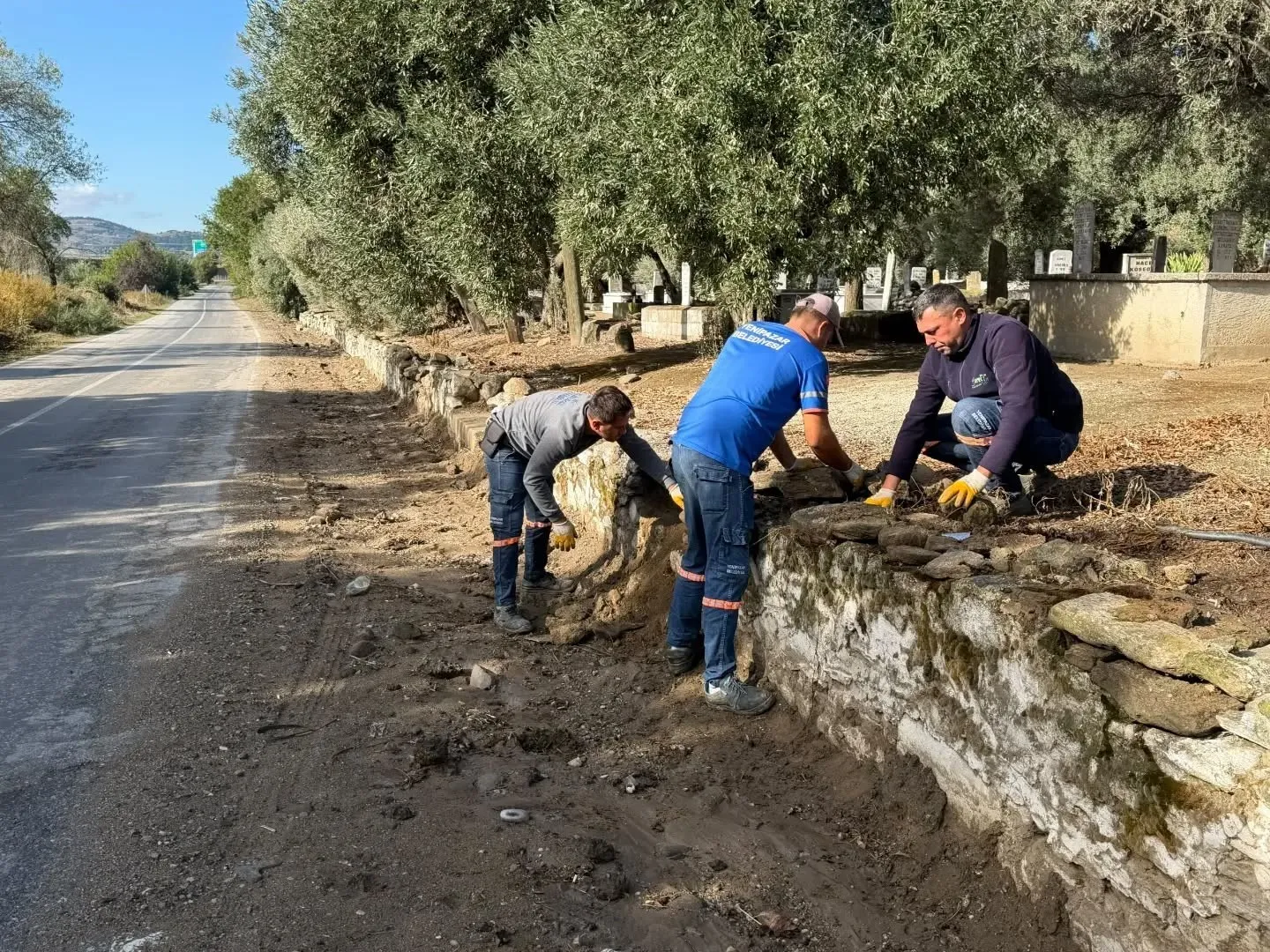 Yenipazar’da ecdada saygı duruşu: Mezarlıklar modern bir görünüme kavuşuyor