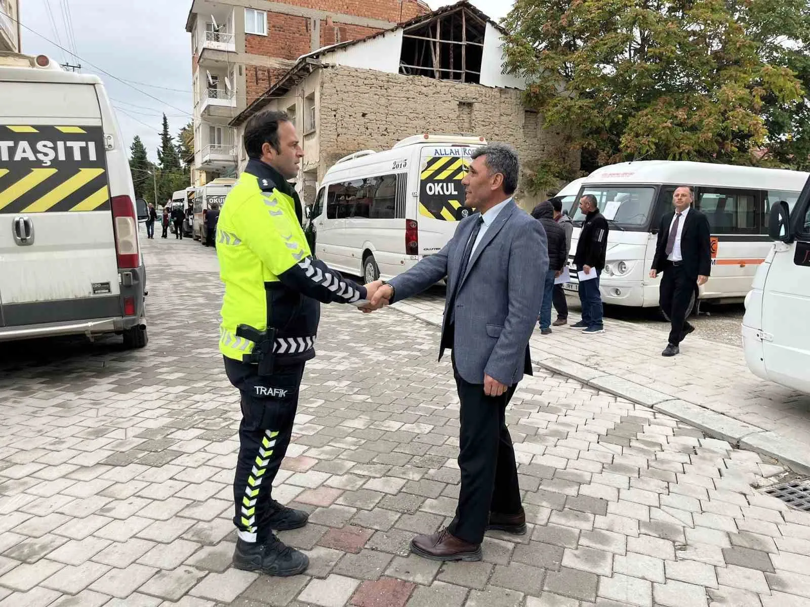 Çivril’de servis seferberliği: Öğrencilerin güvenliği için denetim masası kuruldu