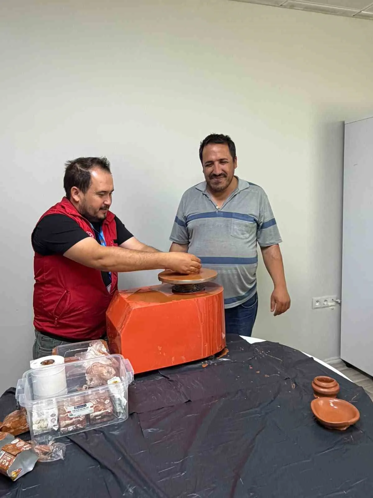 Çamurdan gelen özgürlük: Menteşe’de engeller sanatla aşıldı