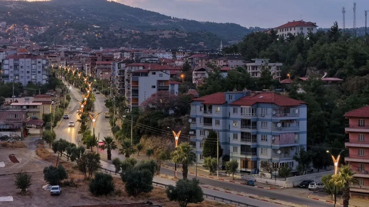 Denizli'de geceyi aydınlatan dönüşüm: 4 ilçede modern dokunuş