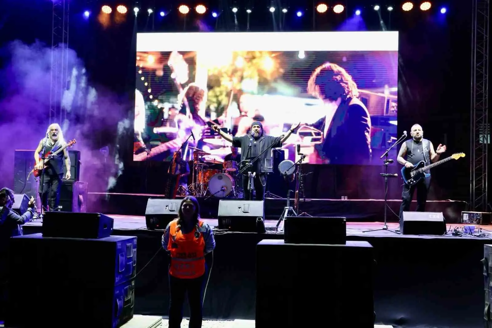 Çine’de sahne Necati ve Saykolar’ın: Memecik Fest’te ritim hiç düşmedi
