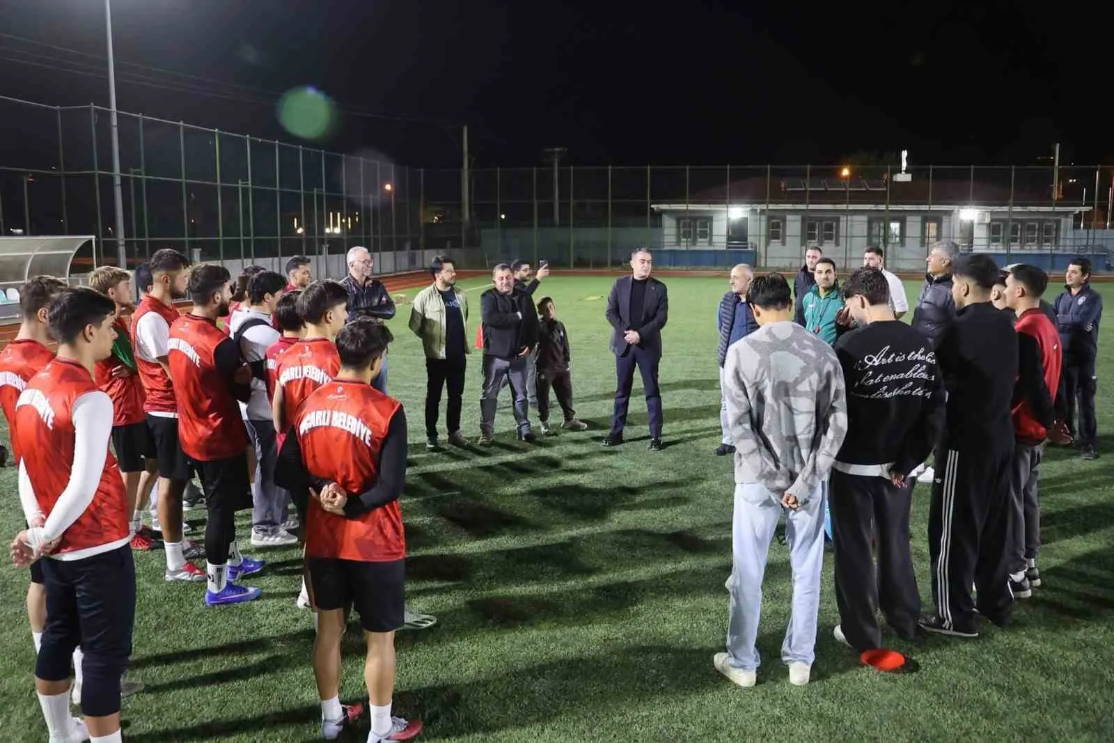 Zorlu kazadan sonra ilk durak antrenman sahası: Başkan Arıcı’dan tam destek