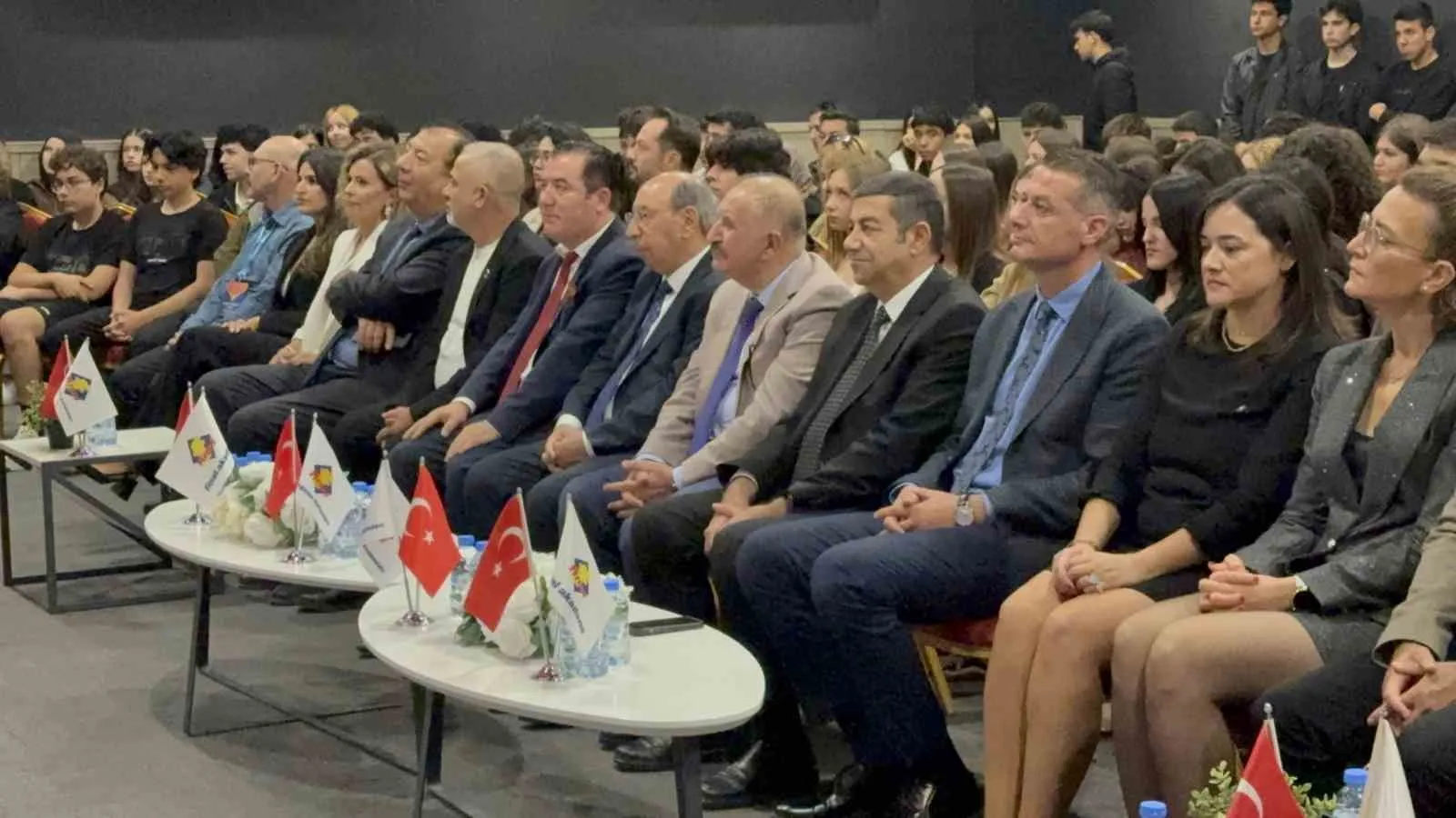 Gençlere küresel rekabet uyarısı: Kendi rotanızı çizin, rüzgara teslim olmayın