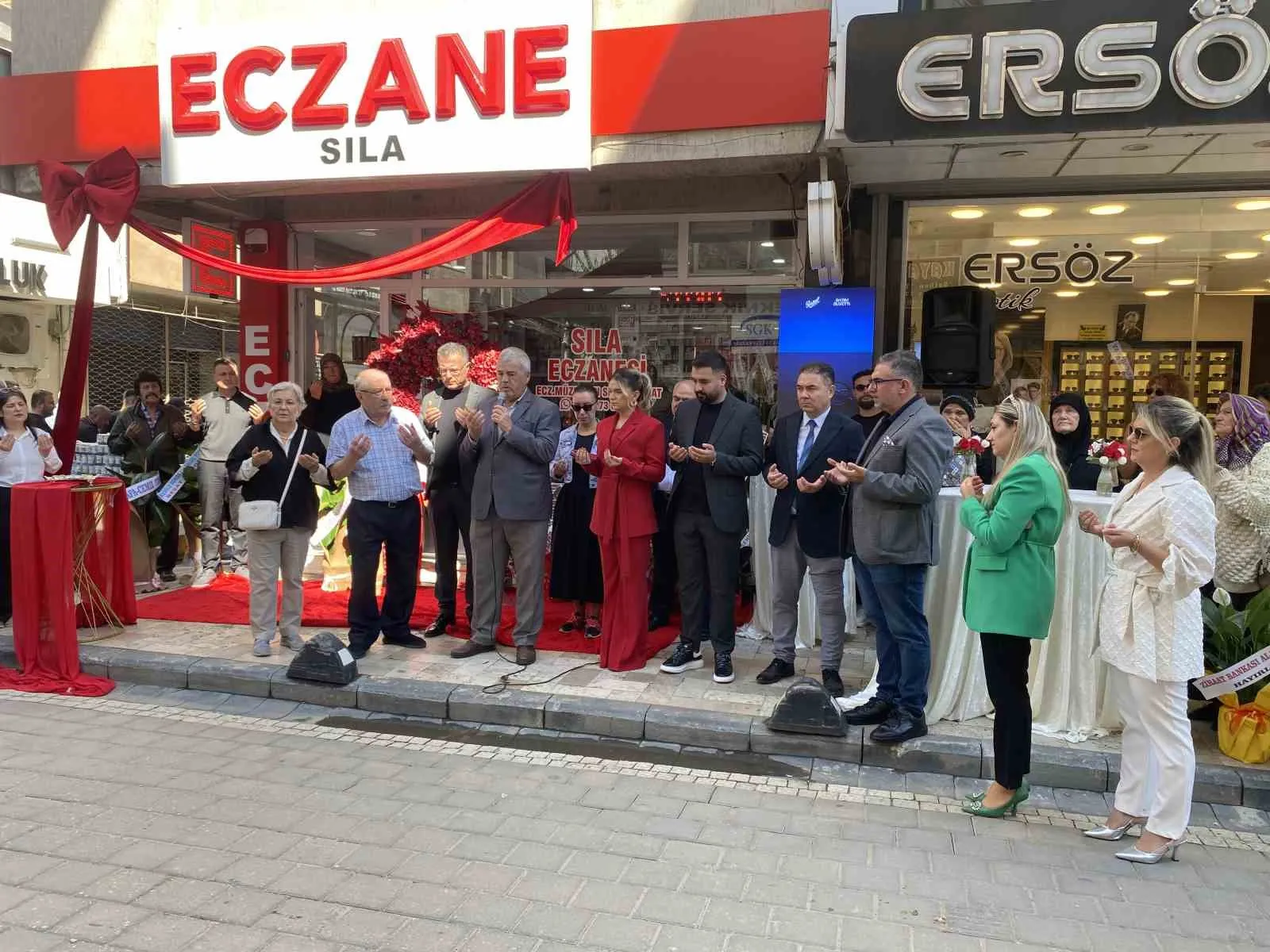 Alaşehir’de duygusal açılış: Başhekim babasının hayalini gerçekleştirdi