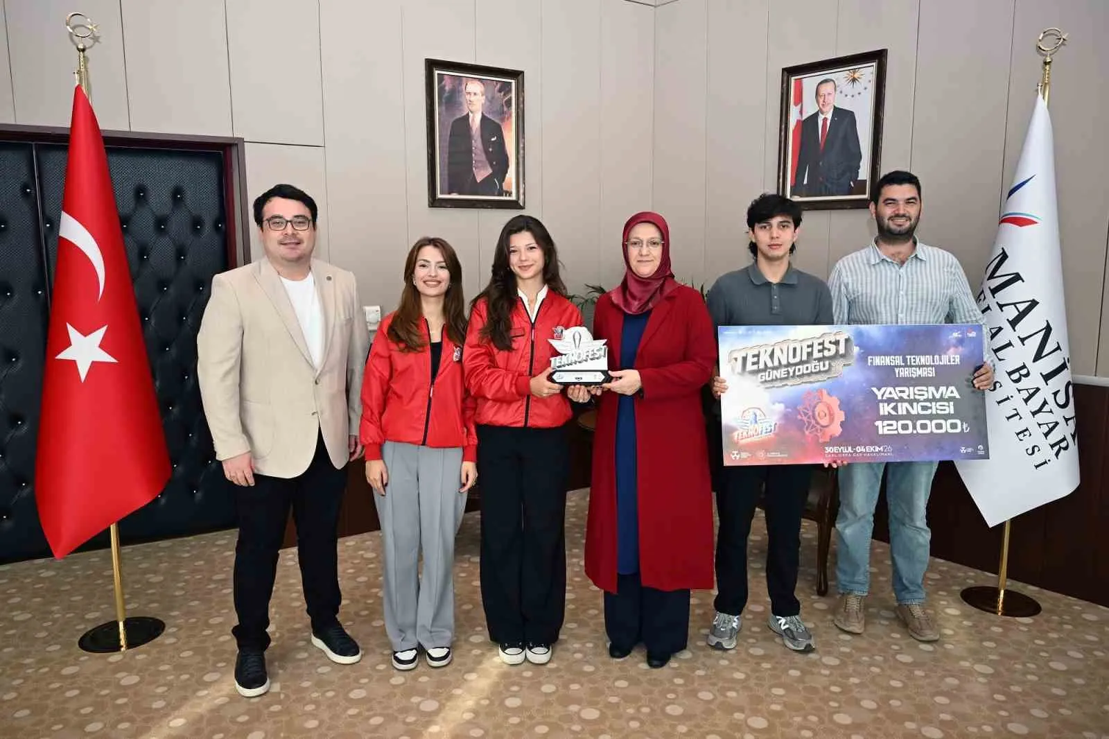 Manisa Celal Bayar Üniversitesi’nde TEKNOFEST rüzgarı: Hem teknoloji hem edebiyatta zirveye çıktılar