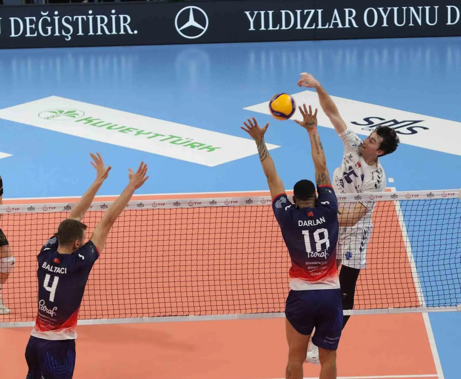 Başkent temsilcisi İzmir’de hata yapmadı: Halkbank set vermeden kazandı