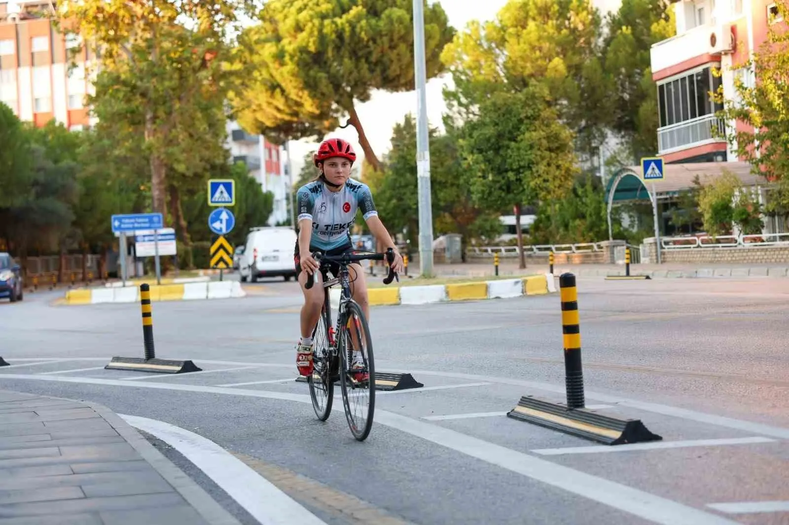 Efeler’de pedallar özgürlüğe dönüyor: 11 kilometrelik rota adım adım tamamlanıyor