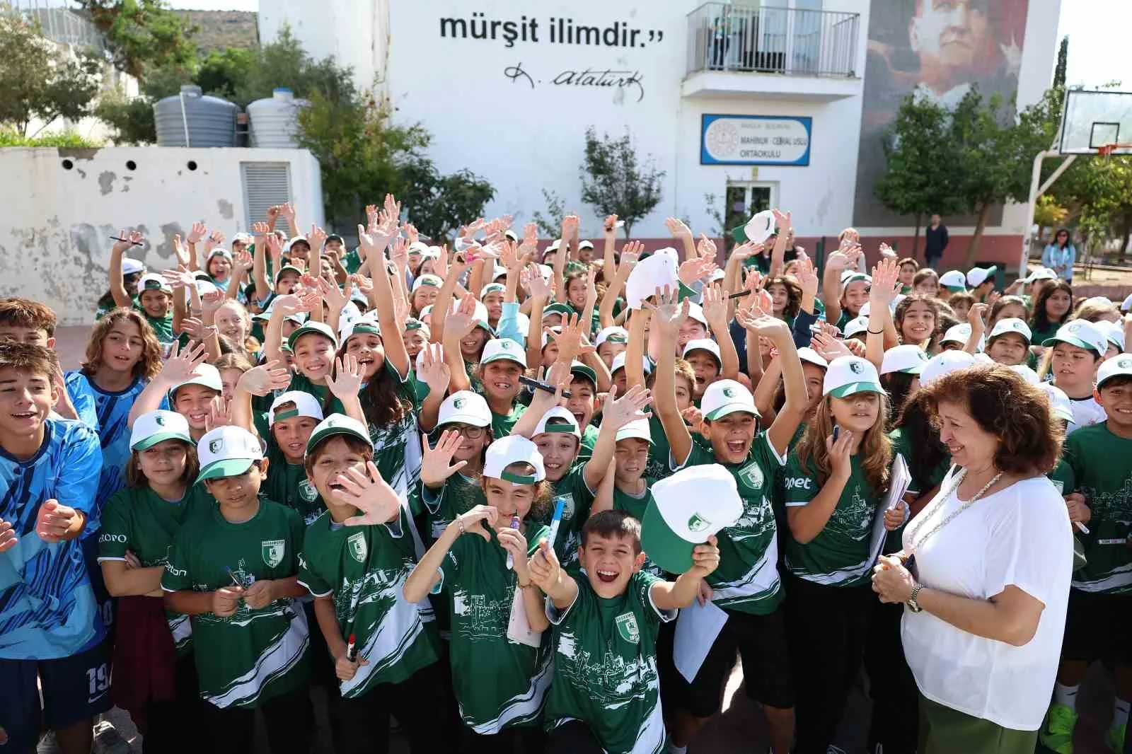 Bodrumspor sevgisi okul sıralarına taşındı: 125 bin kişilik dev aile hedefi