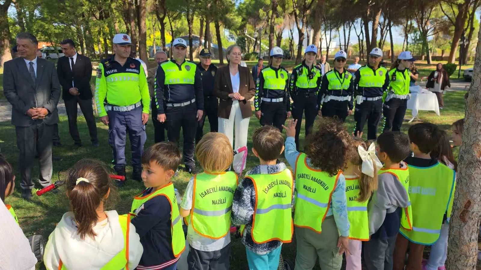 Nazilli'de miniklerin trafik karnesi: Hem kuralları öğrendiler hem de gönüllerince eğlendiler