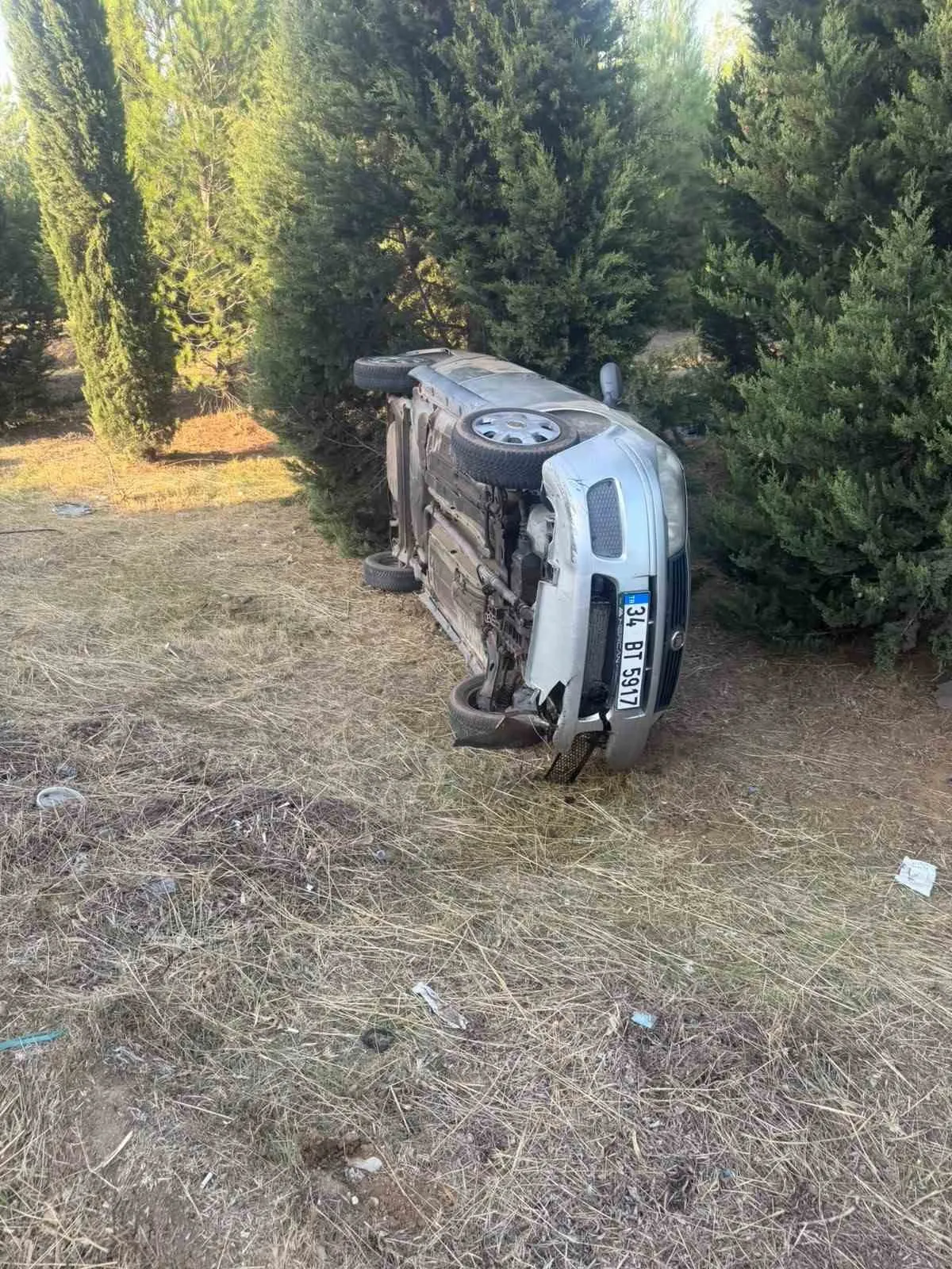 Germencik’te kontrolden çıkan araç devrildi: 2 yaralı