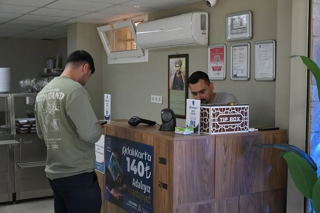 Kuşadası'nda sofraların yeni adresi: Adalı Kart ile yarı fiyatına lezzet dönemi