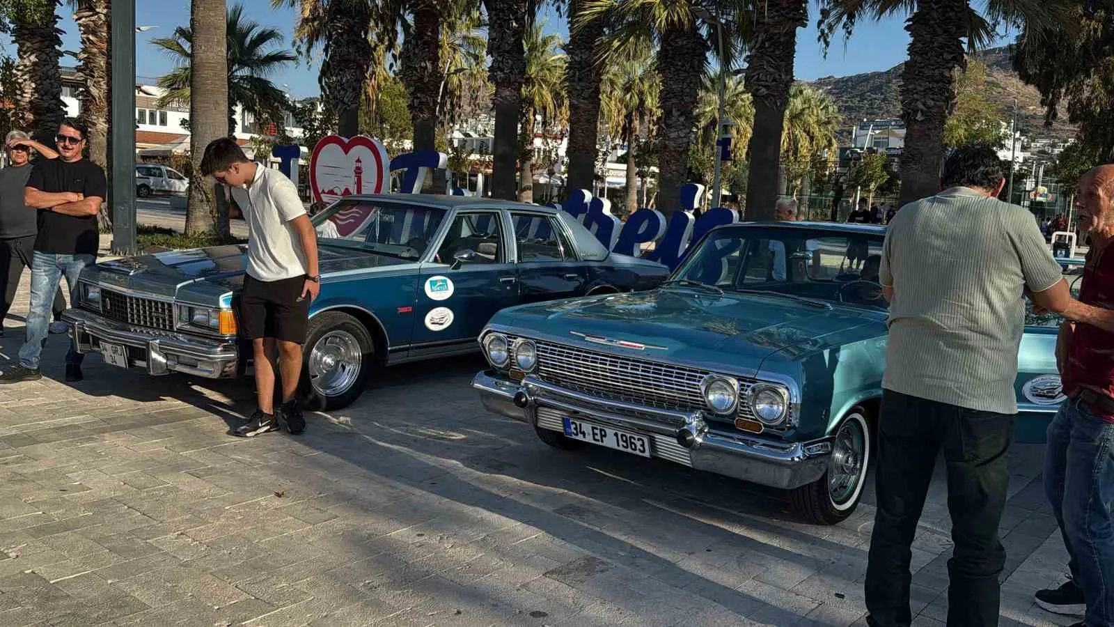 Bodrum yollarında zaman makinesi: Klasik otomobillerden görsel şölen