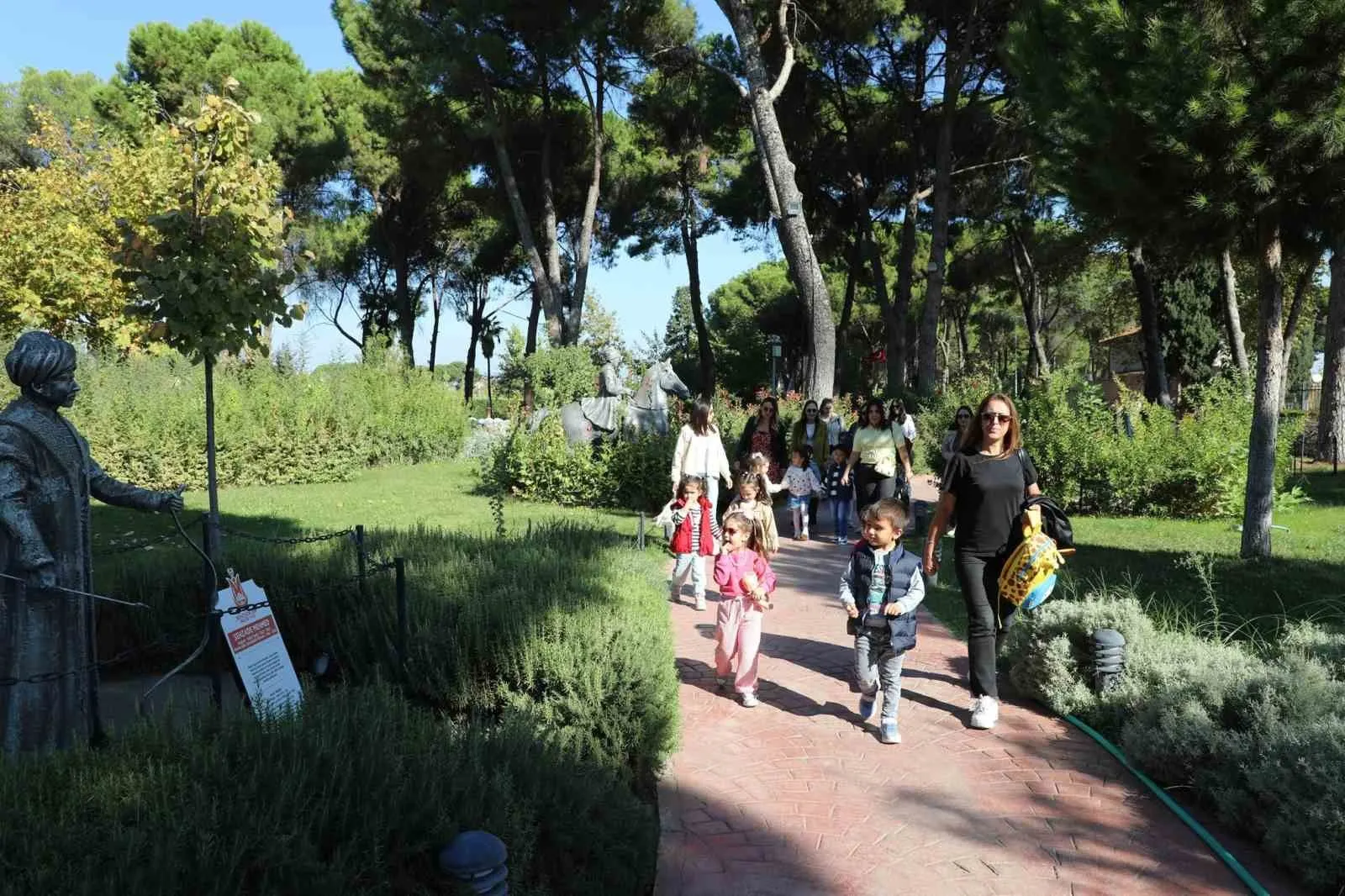 Minik öğrencilerin Şehzadelerpark çıkarması: Tarih ve eğlence bir arada