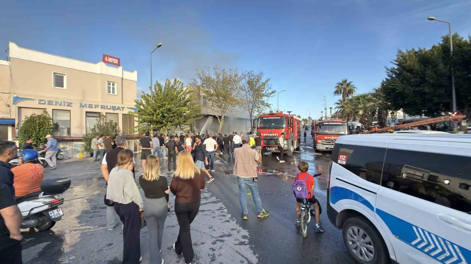 Bodrum'da alevler gökyüzünü kapladı: Depo saniyeler içinde yok oldu