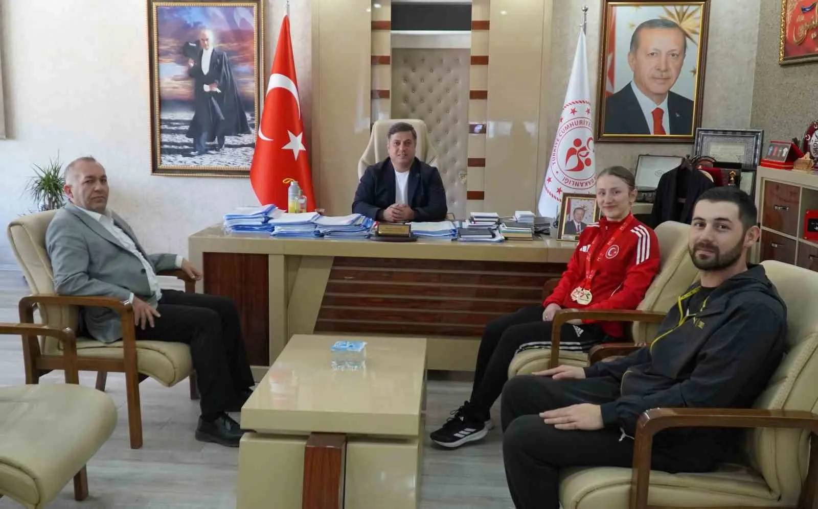 Karate minderinde Manisa rüzgarı: Avrupa şampiyonu Büber’e tebrik ziyareti