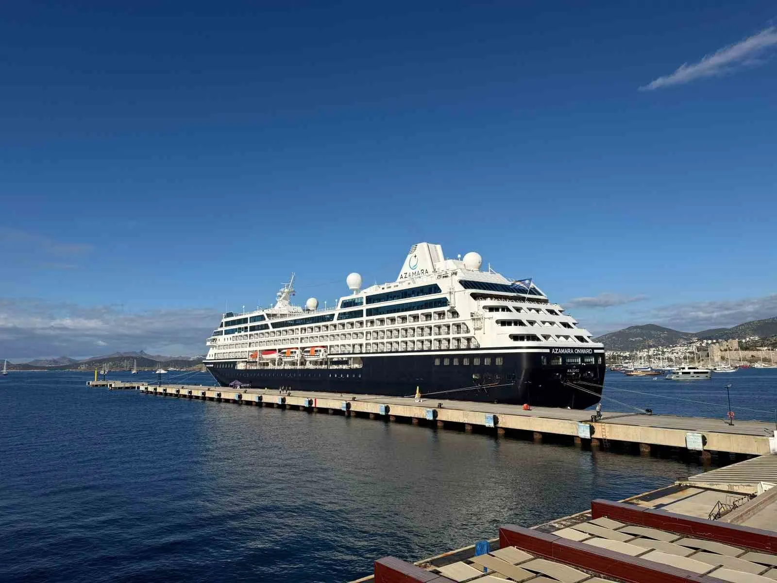 Bodrum'da kruvaziyer hareketliliği: Amerikalı turistler Ege'nin incisine çıkarma yaptı