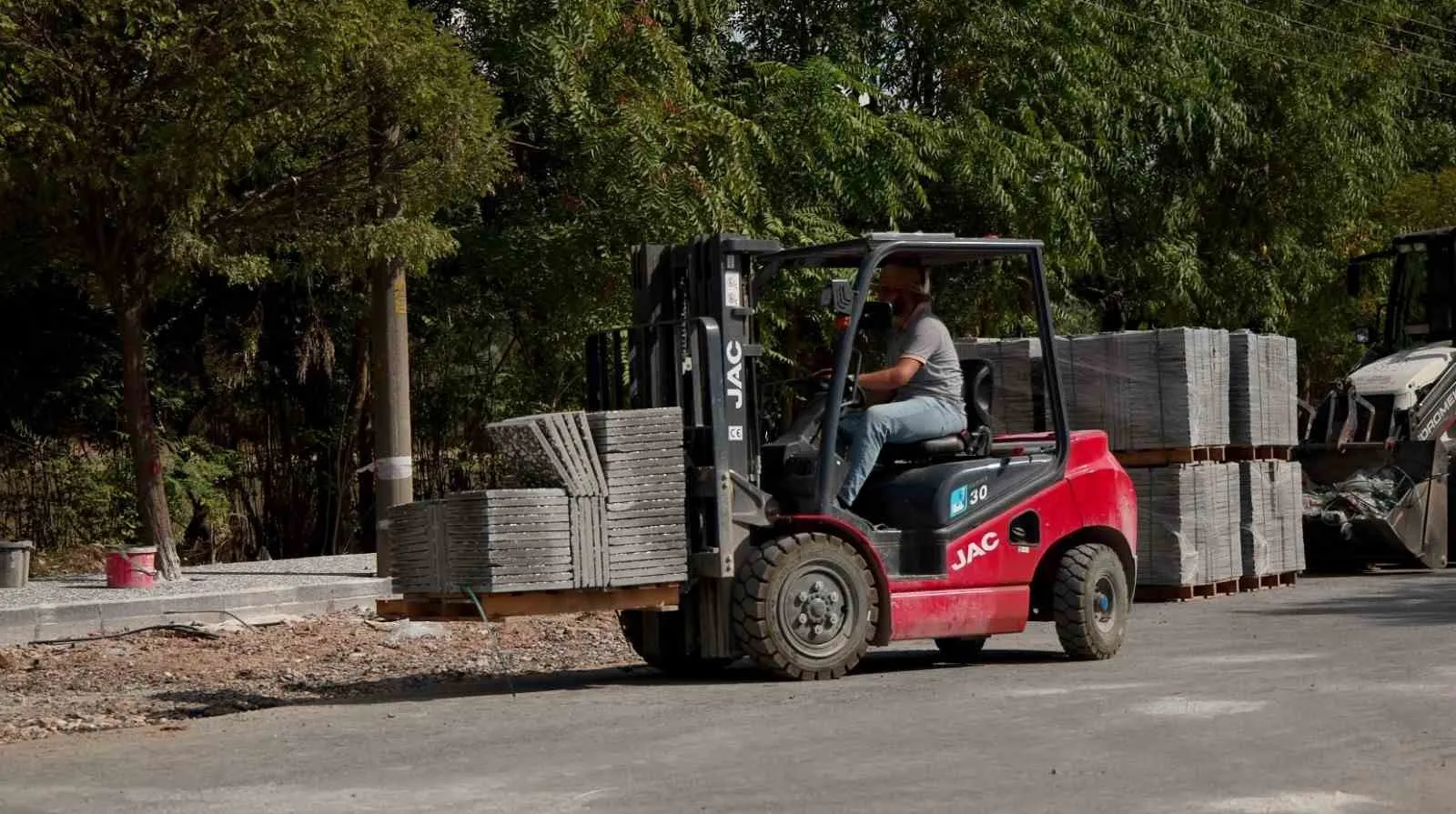 Orhaniye’de değişim rüzgarları: Yağmur çilesi bitiyor, yollar yenileniyor