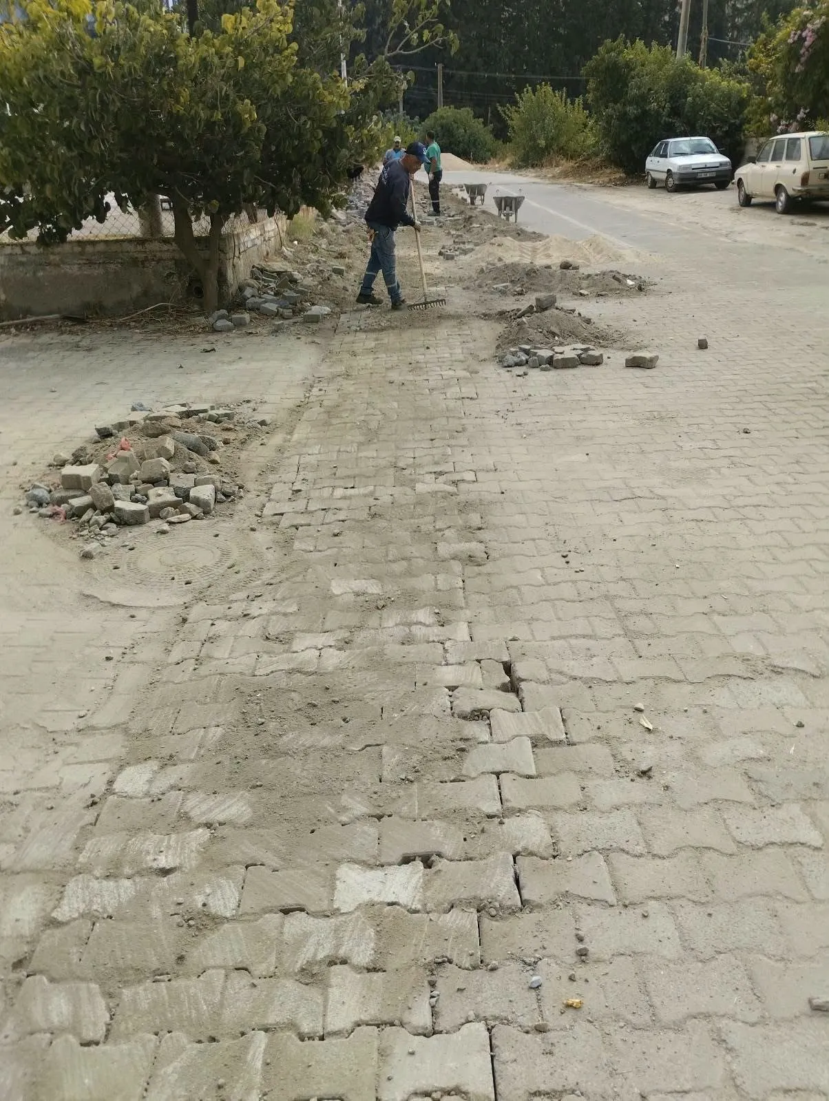 Koçarlı'da ulaşım konforu için düğmeye basıldı: Mahalle yolları baştan aşağı yenileniyor