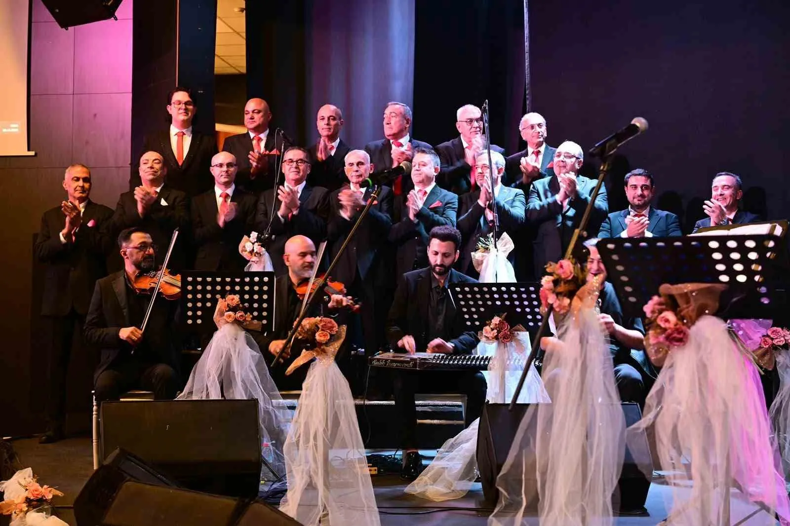 Sanat Güneşi Manisa’da bir kez daha doğdu: Zeki Müren şarkılarıyla anıldı