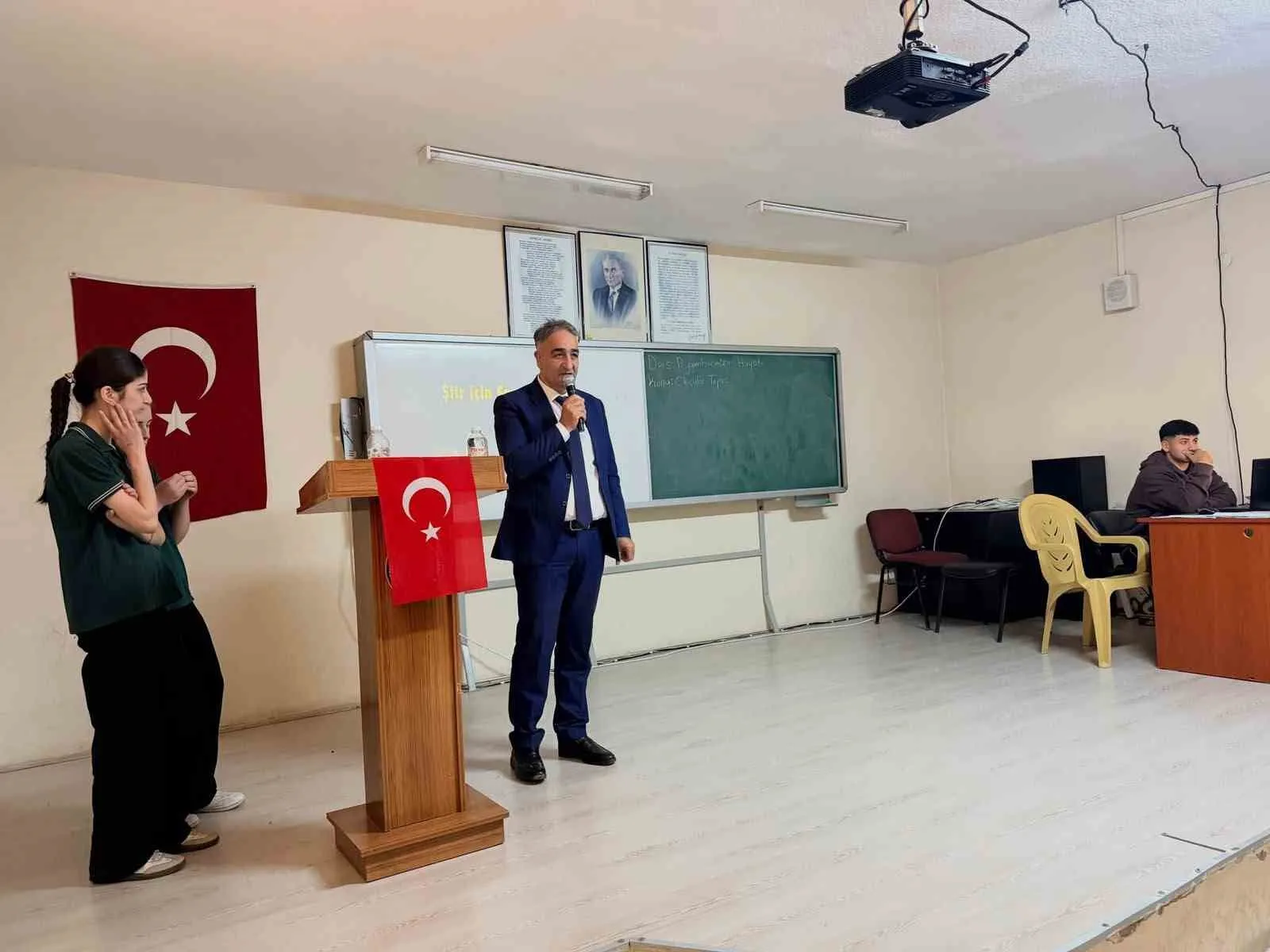 Manisa'da eğitimde 75 yıllık gurur tablosu: Sarıgöl'de anlamlı kutlama