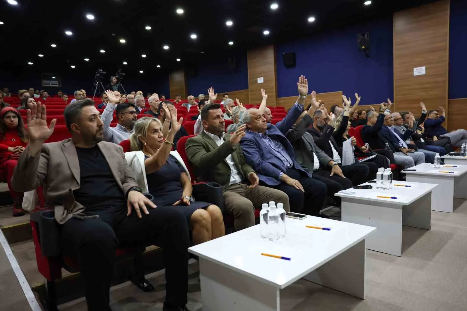 Aliağa Meclisi’nde Tugay gündemi: Başkan Acar’dan hizmet vurgulu mesaj