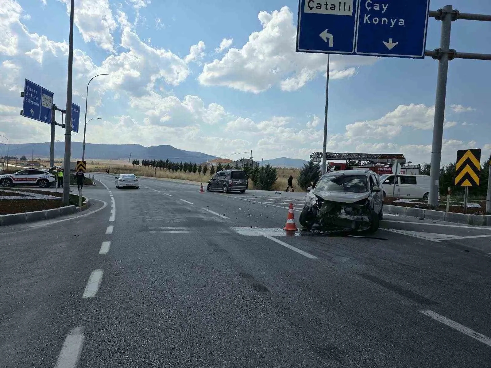 Emirdağ'da kavşak kazası: Bir can kaybı, altı yaralı