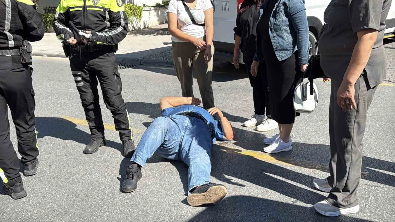 Menteşe’de korkutan kaza: Ticari aracın çarptığı yaya hastaneye kaldırıldı
