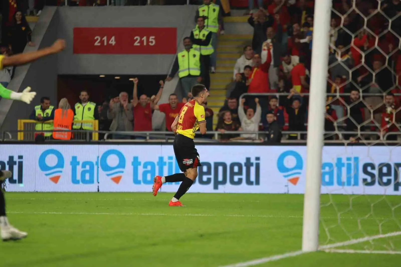 Göztepe evinde fırtına gibi: İlk yarıda fişi çekti