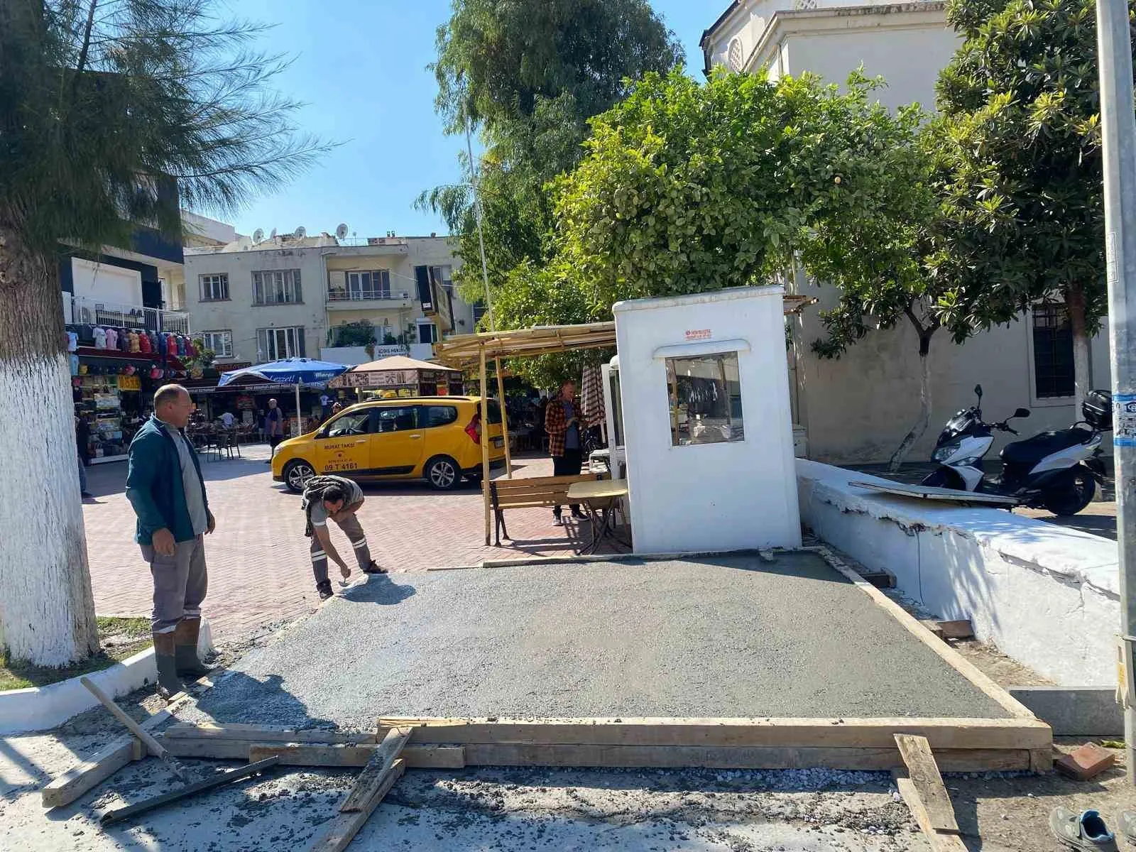 Kuşadası'nda hummalı çalışma: 56 noktada üstyapı seferberliği