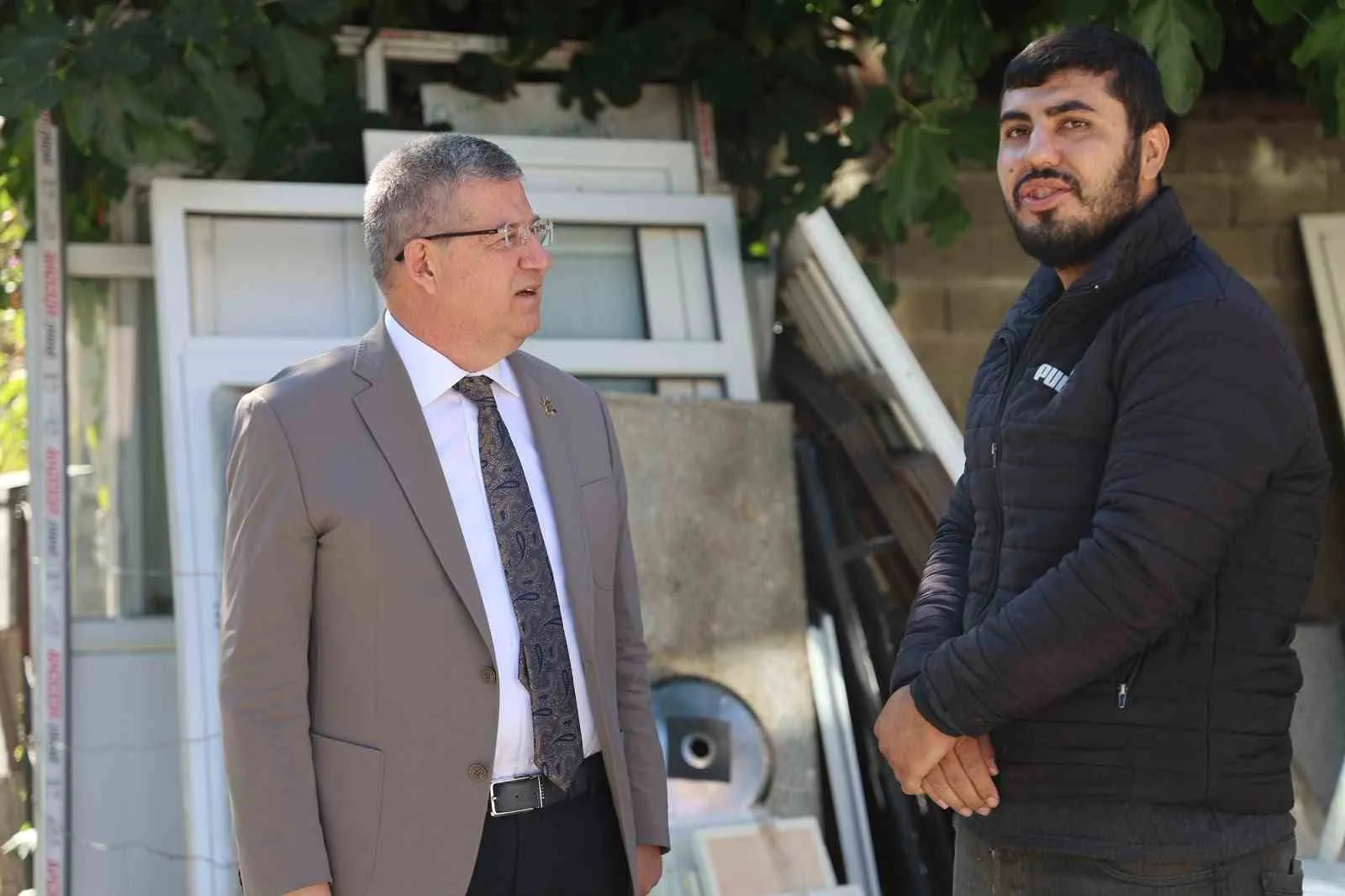 Saha mesaisi Hacı Kaplanlar’da devam etti: Subaşıoğlu esnafla dertleşti