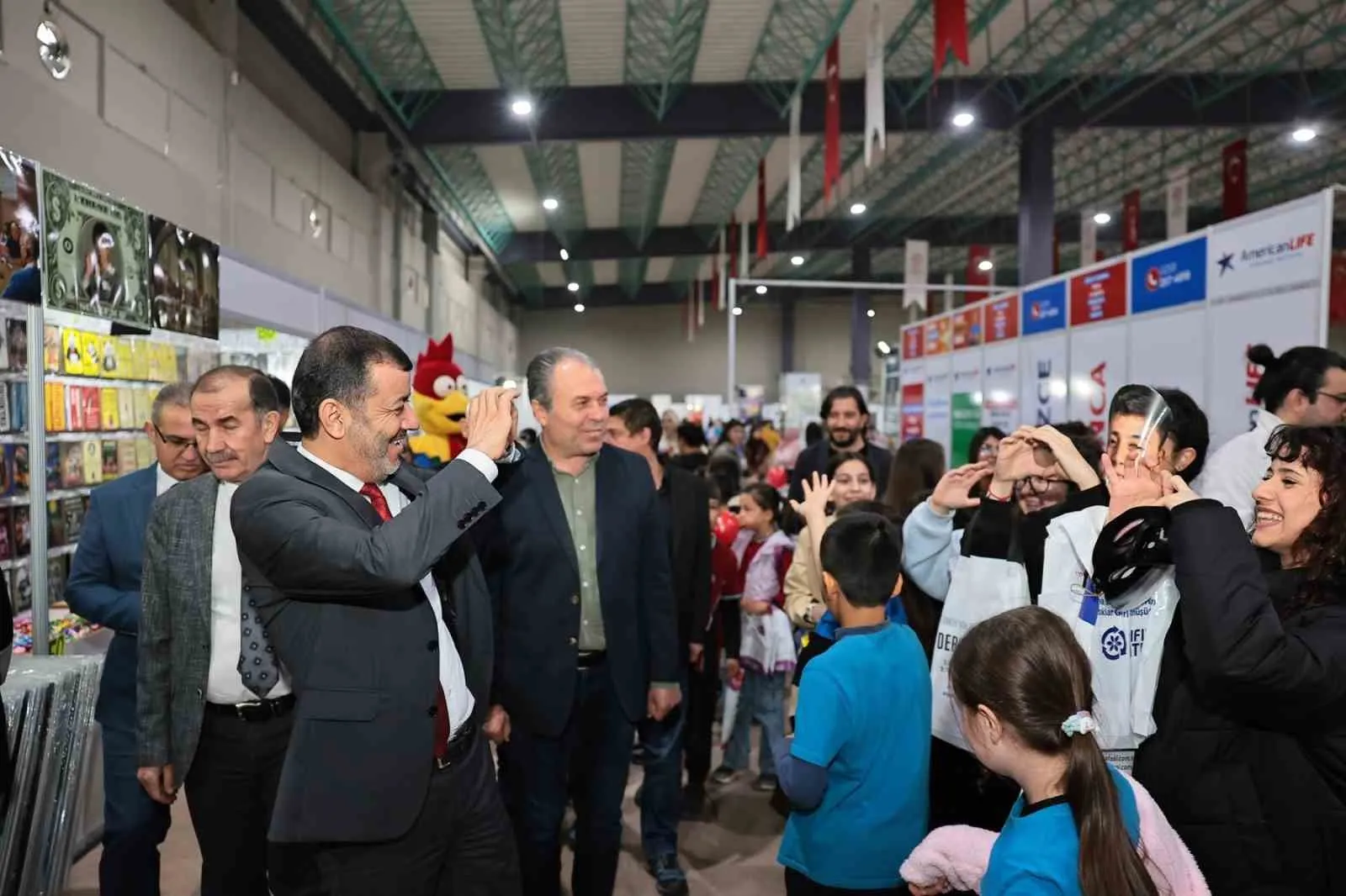Denizli’de edebiyat rüzgarı esmeye hazırlanıyor: Kitap tutkunlarına ücretsiz ulaşım desteği