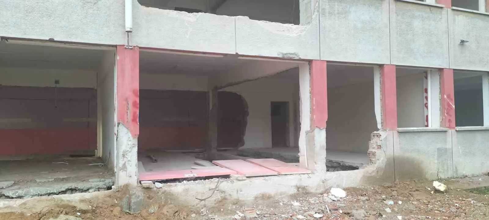 Çivril’de köklü okulda büyük dönüşüm: Öğrenciler yeni döneme hazırlanıyor