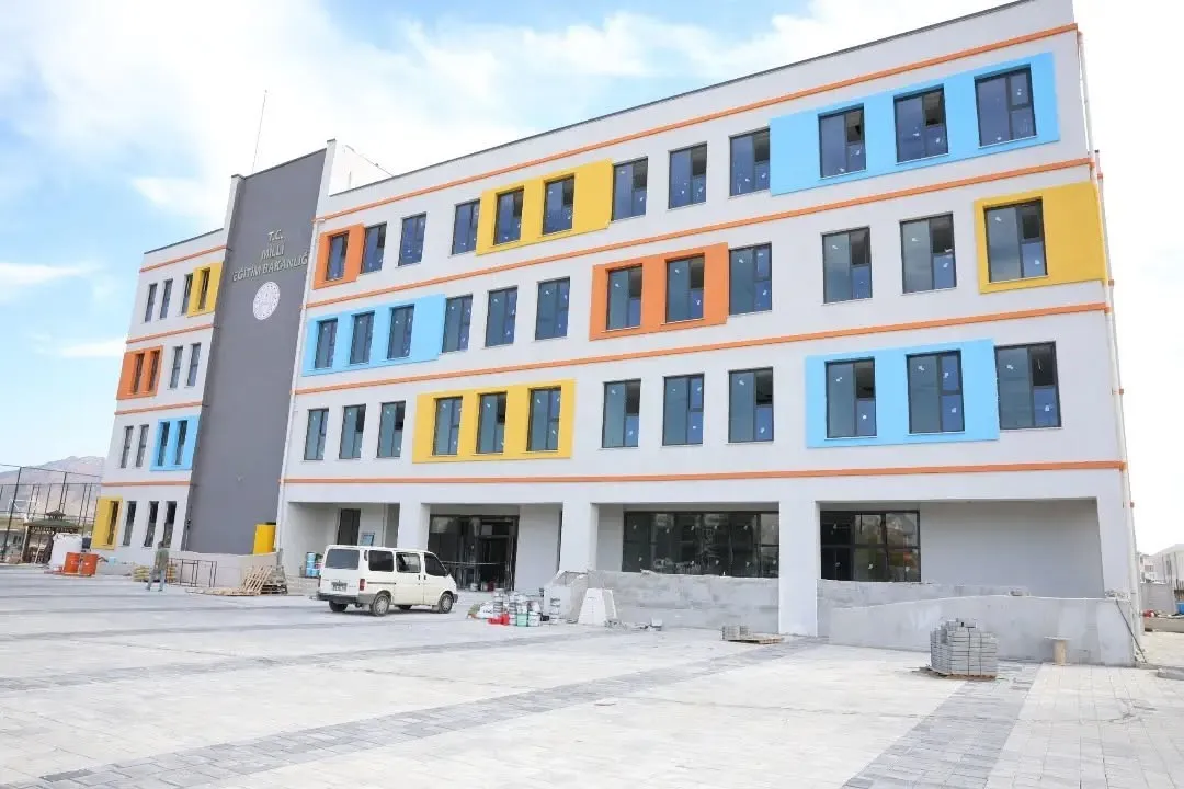 İncirliova’da eğitim yuvaları için hummalı çalışma: Başkan Kaya sahaya indi