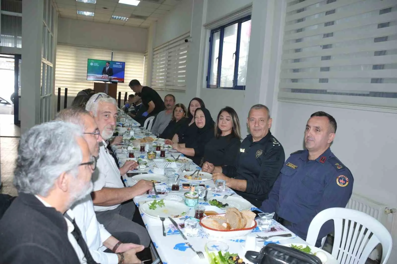 Aliağa’da güvenlik için güç birliği: Muhtarlar ve kolluk kuvvetleri masaya oturdu