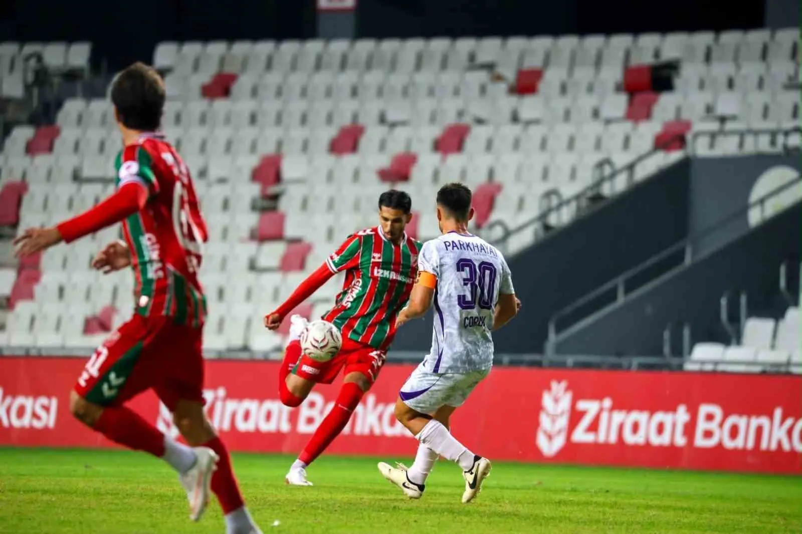 Karşıyaka’da kupa sevinci: İzmir ekibi geri dönüşle turladı