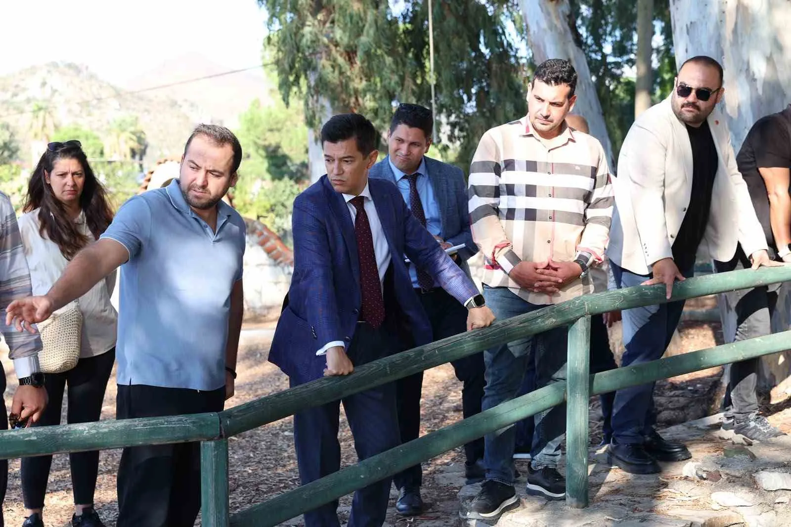 Hisarönü’nde çözüm mesaisi: Başkan Ünlü mahalleliyle masaya oturdu
