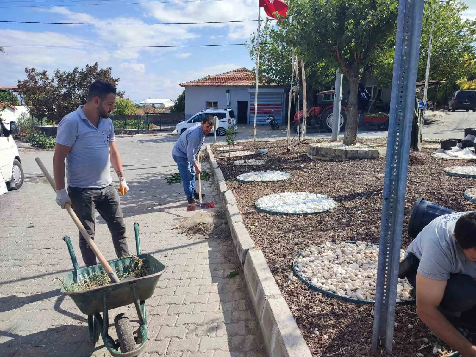 Karayenice’de belediye eliyle gelen değişim: Meydanlar yenileniyor