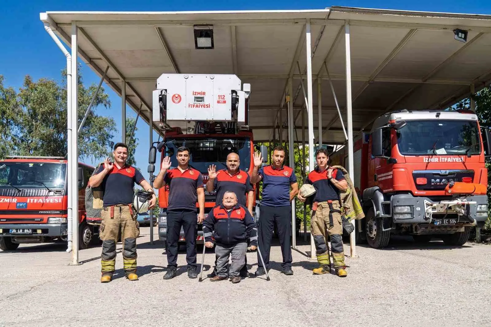 İtfaiyenin gülen yüzü: 110 santimlik boyuyla devleşen bir yaşam öyküsü