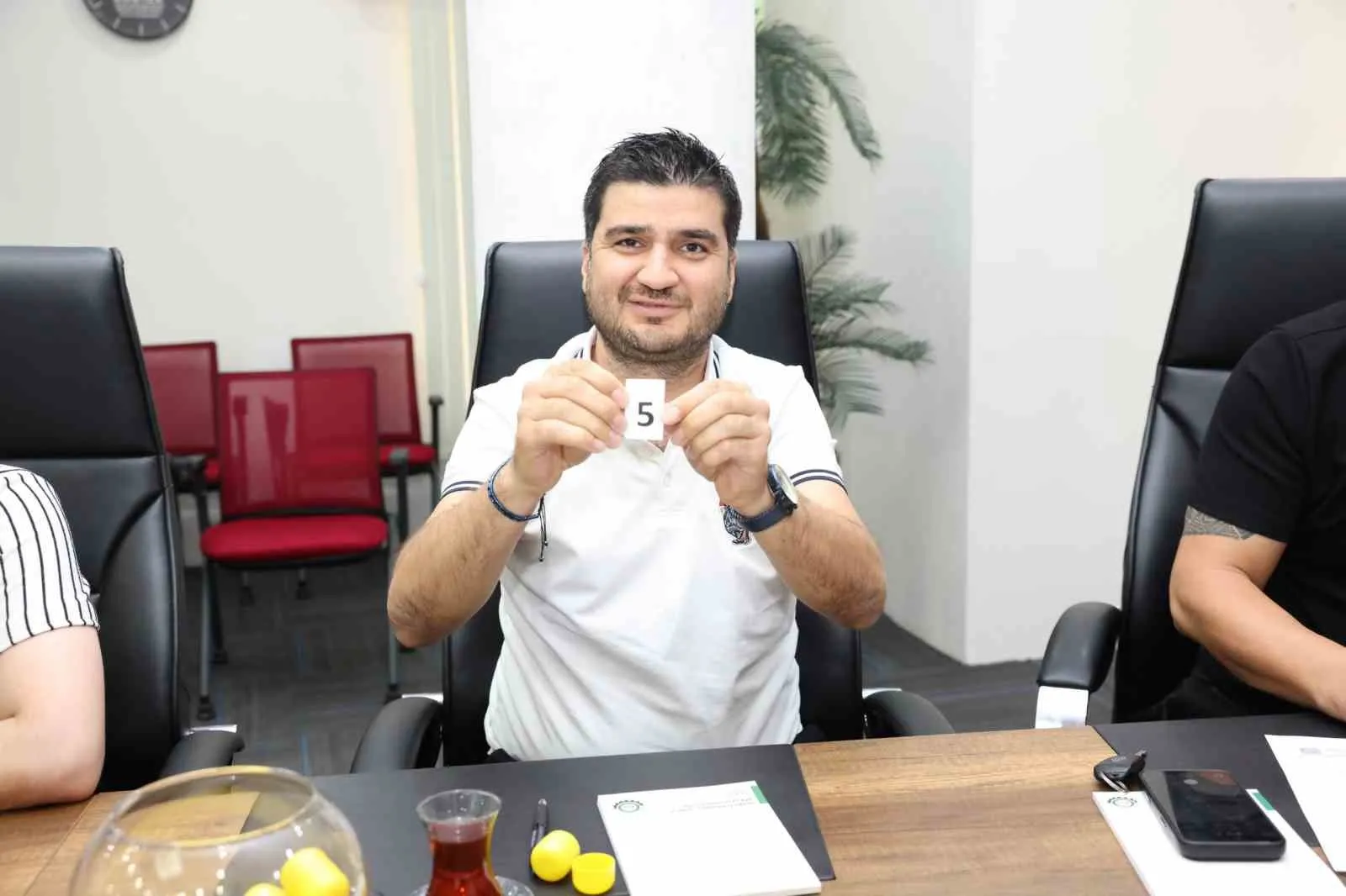 Denizli sanayisinde raketler dostluk için sallanıyor: 20 takım sahaya iniyor